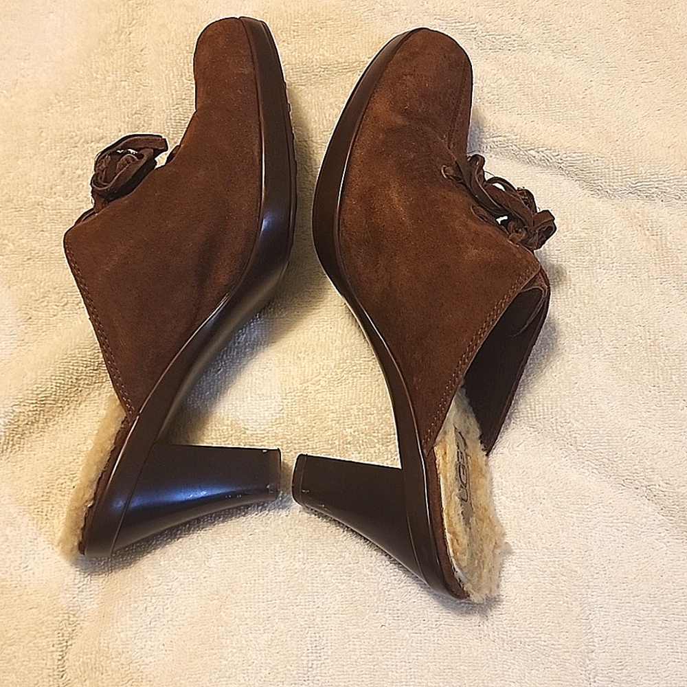 Ugg Clogs. - image 3